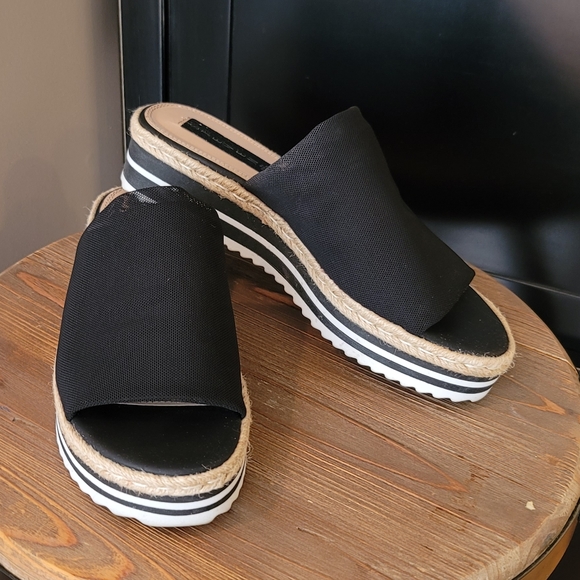 Steve Madden Shoes - Steve Madden Lilie Platform Sandals Size 10